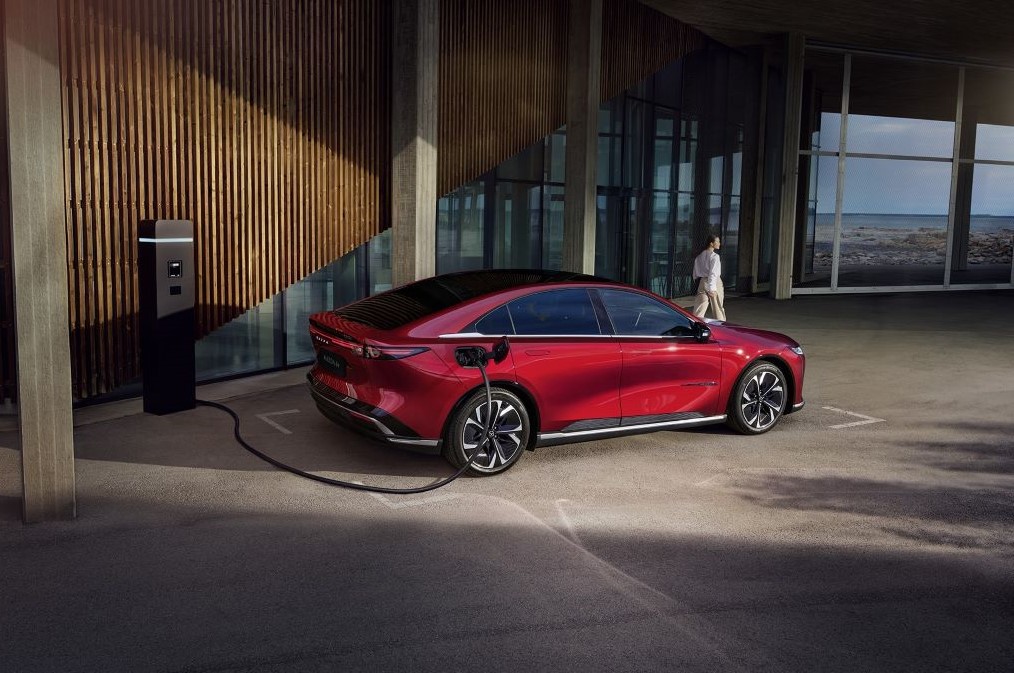 2025 Mazda6e Launch Sideshot02 Nameplate 1000X600